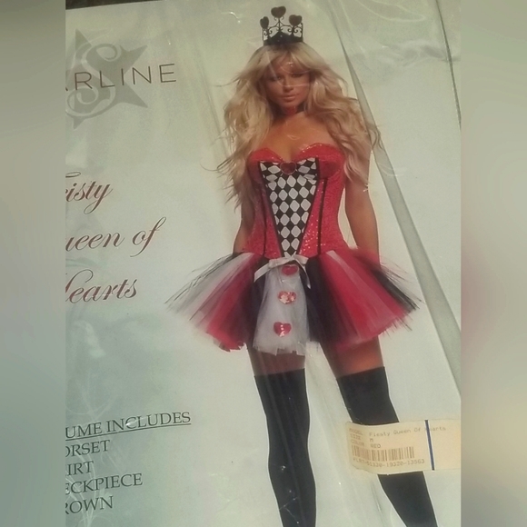 Queen of Hearts costume - Picture 3 of 8
